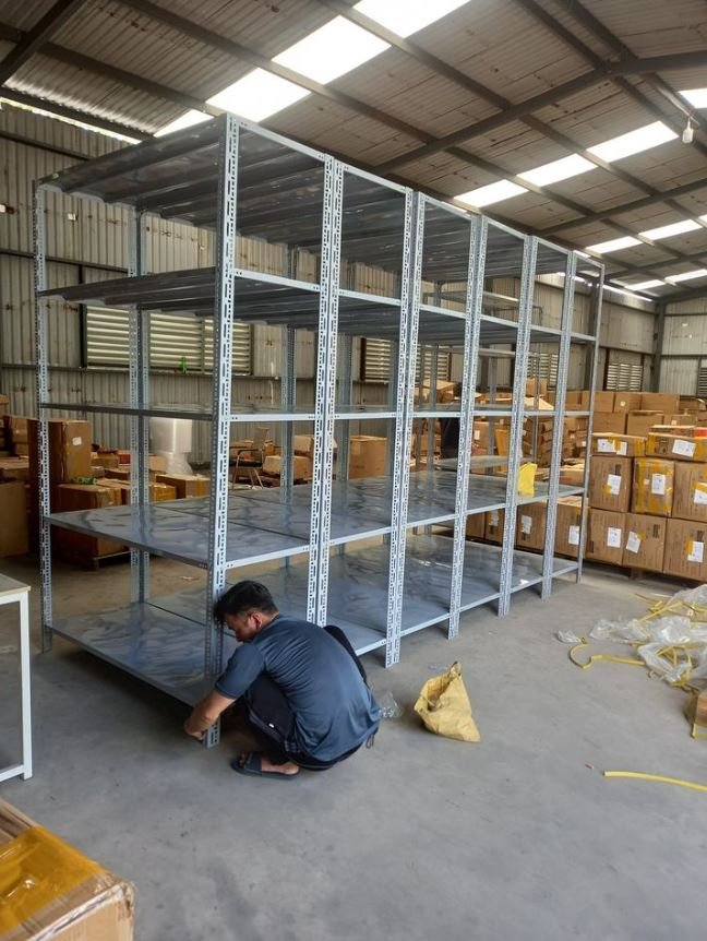 Lắp ráp kệ sắt v lỗ