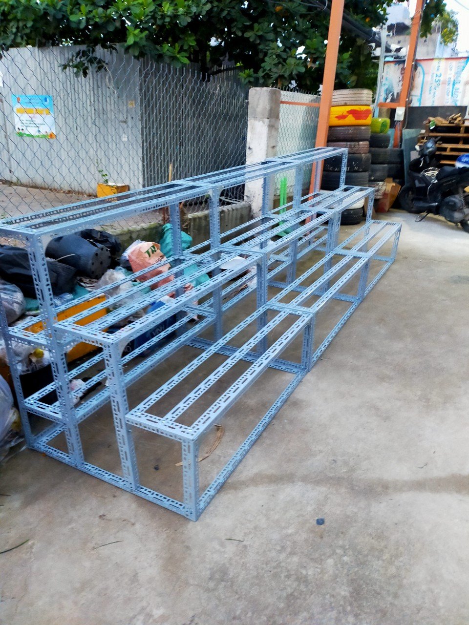 Lắp ráp kệ tam cấp